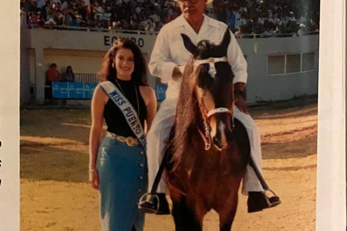 People and Pure Puerto Rican Paso Fino horses at Feria Dulce Sueño